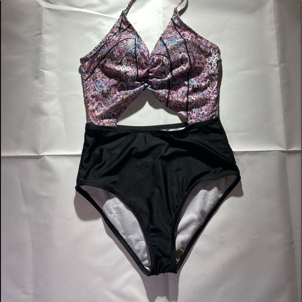 One piece swim suit